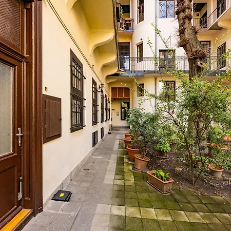 Amber Gardenview Downtown 4* بودابست