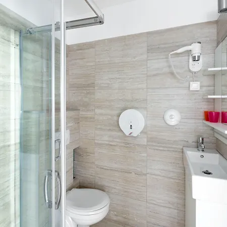 アパートホテル Amber Gardenview Downtown