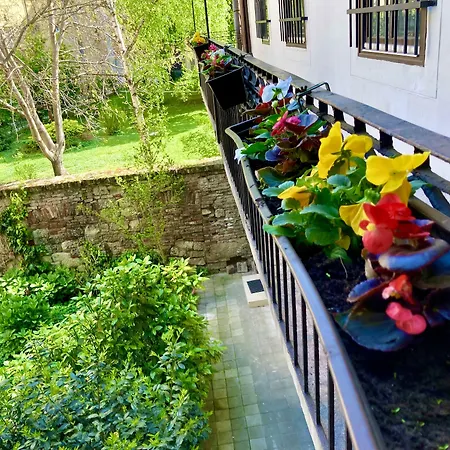 アパートホテル Amber Gardenview Downtown