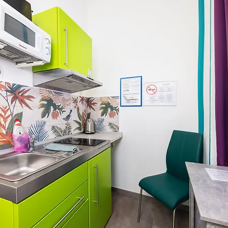 アパートホテル Amber Gardenview Downtown