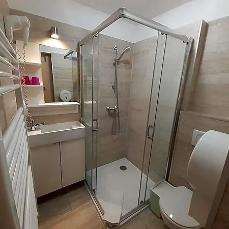 Amber Gardenview Downtown 4*