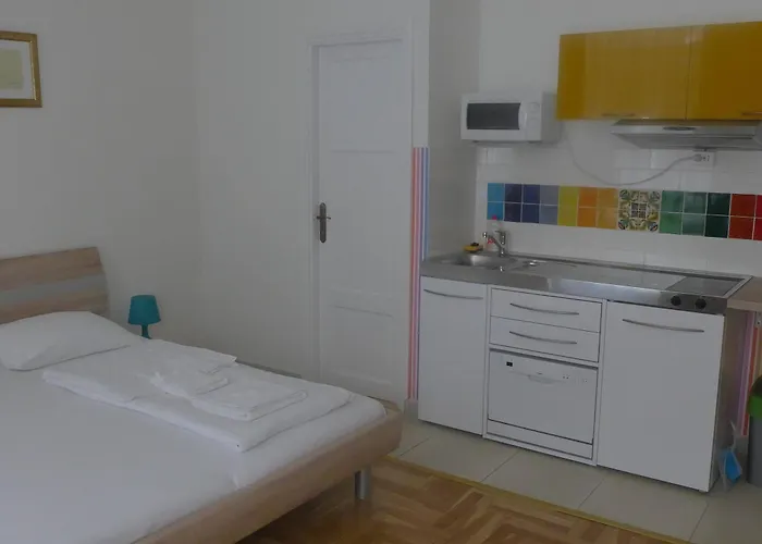 Aparthotel Amber Gardenview Downtown