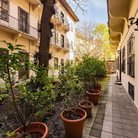 Aparthotel Amber Gardenview Downtown Boedapest