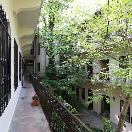 Amber Gardenview Downtown Aparthotel