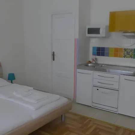 Aparthotel Amber Gardenview Downtown