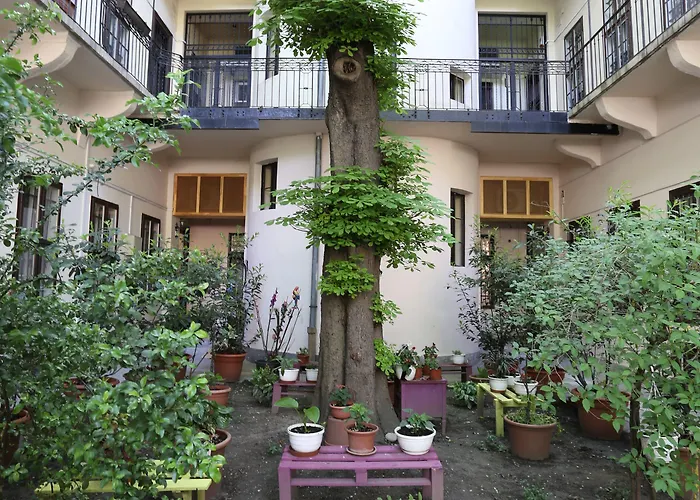 Amber Gardenview Apartahotel 4*