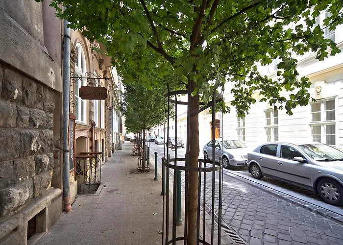 Amber Gardenview Apartahotel 4*